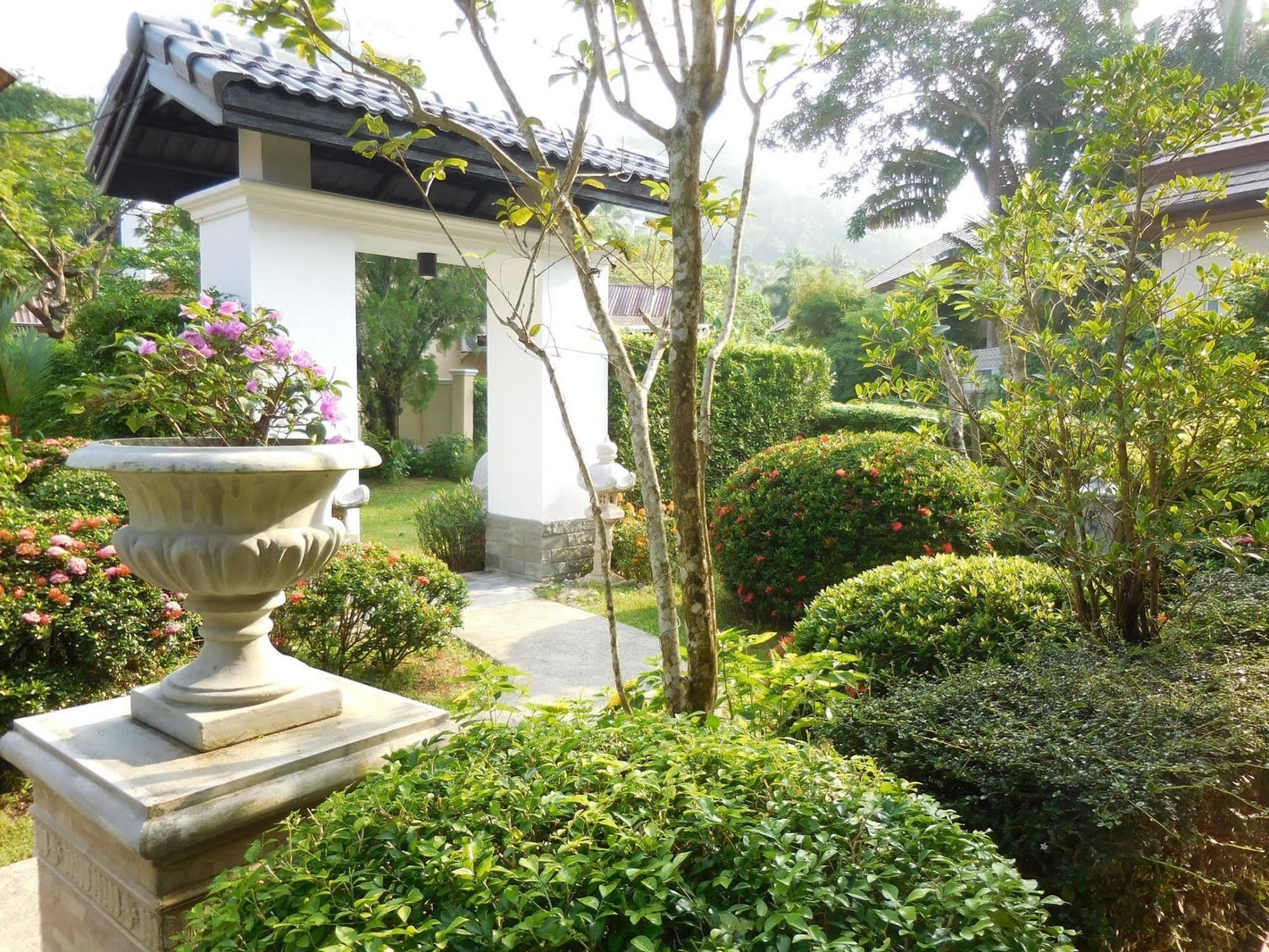 Holiday Village And Natural Garden Resort Phuket Eksteriør bilde